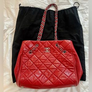 📣CHANEL Caviar leather red tote bag